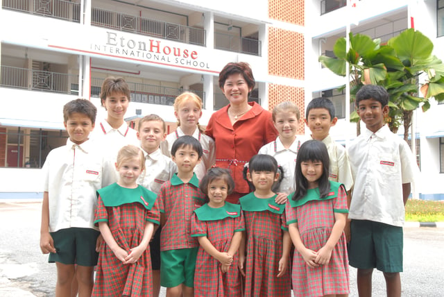 EtonHouse Founder Mrs Ng Gim Choo with students in Broadrick Campus, 2006. jpg
